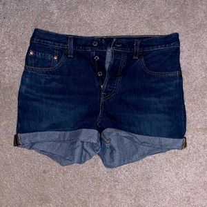 LEVI’S - High waisted jean shorts